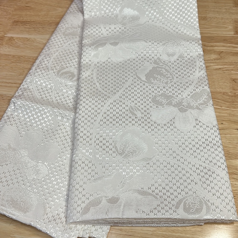 Crazy Horse a Liz Claiborne co. FLOWER  SONG JACQUARD WOVEN TABLECLOTH 60“ x 84“